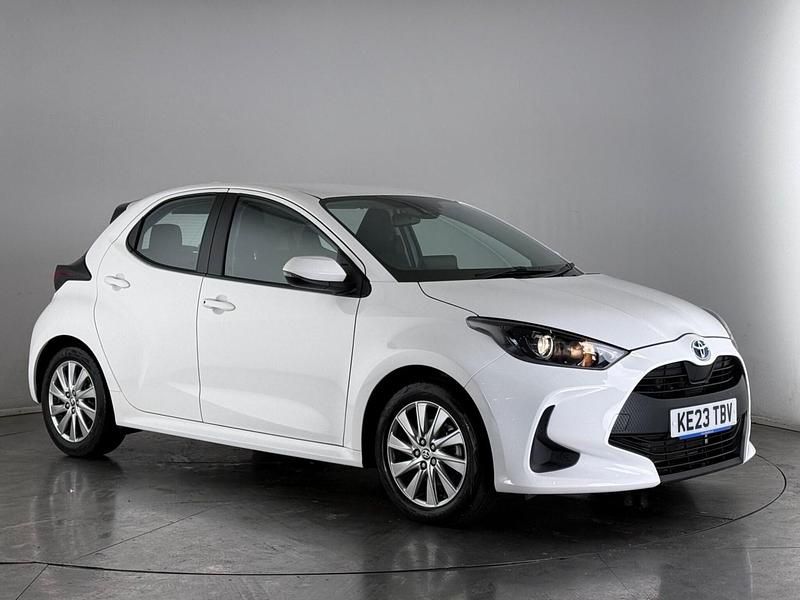 Used Toyota Yaris Hybrid 2023 White Hatchback