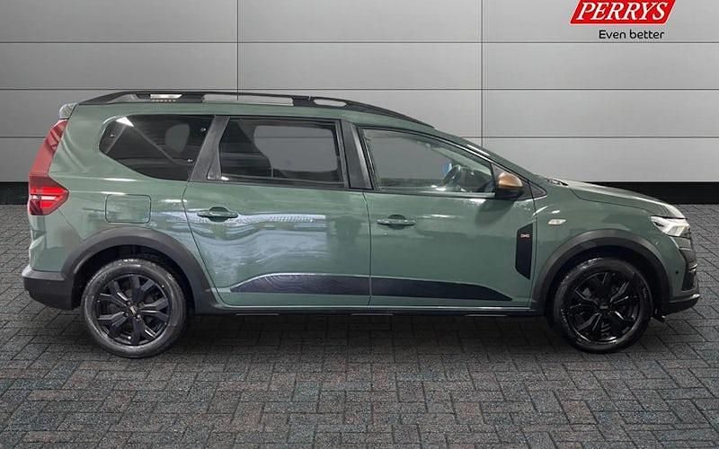 Used Dacia Jogger Extreme 141 HP (103 kW) 2025 MPV