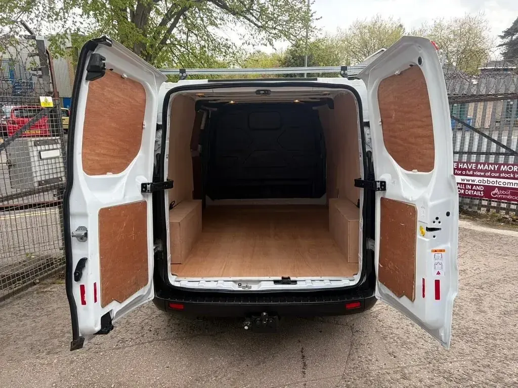 Used Ford Transit Custom 105 HP (77 kW) 2018 White Van
