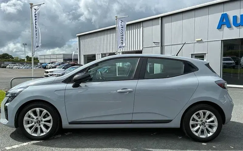 Used Renault Clio Evolution 143 HP (105 kW) 2025 Hatchback