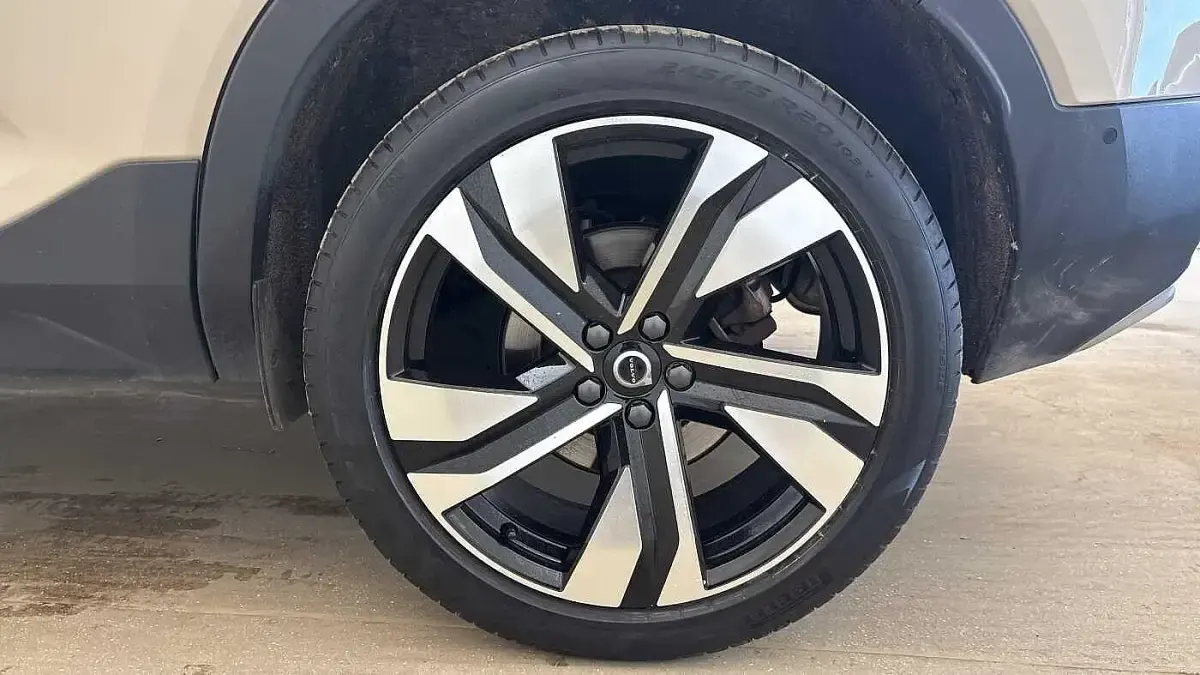 Used Volvo XC40 Ultra 2025 Gold SUV