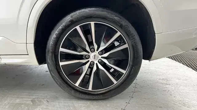 Usado Volvo XC90 Momentum 235 CV (172 kW) 2022 Blanco SUV