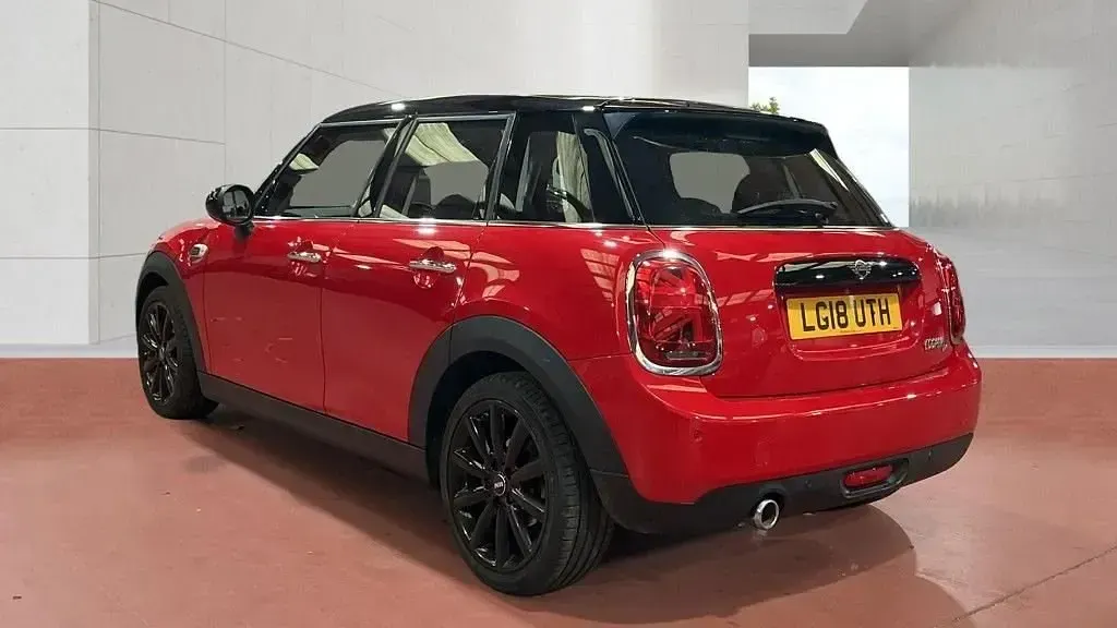 Używany Mini Cooper D Hatch 2018 Czerwony Hatchback