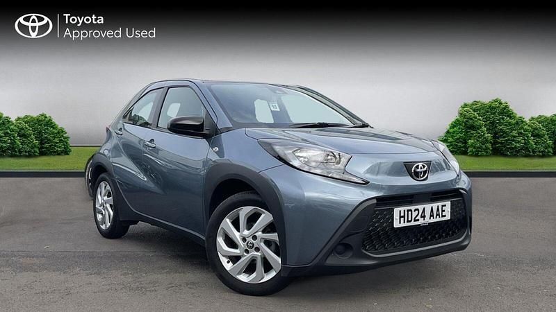Used Toyota Aygo X PURE 72 HP (52 kW) 2024 Grey SUV