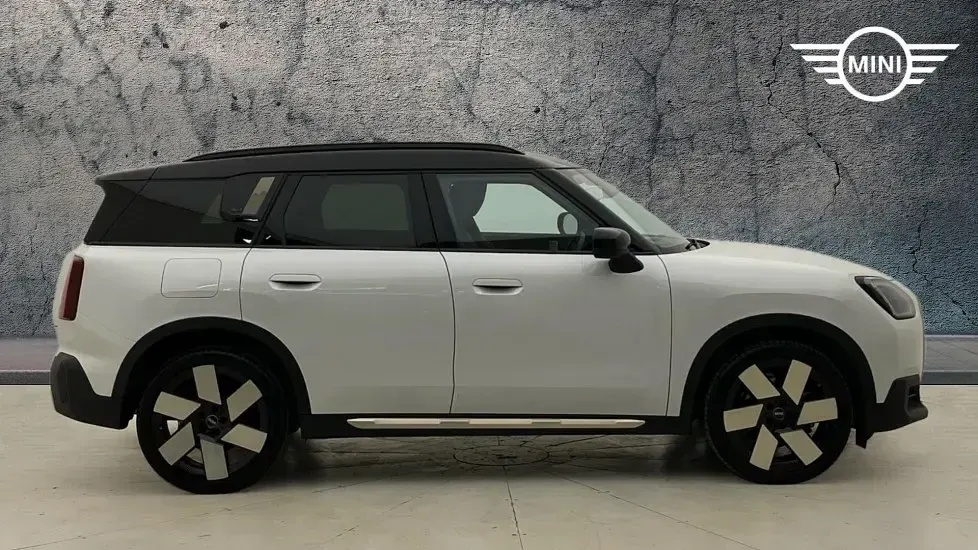 Used Mini Countryman 215 HP (158 kW) 2024 White SUV