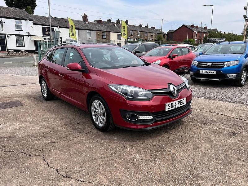 Red Used 2014 Renault Mégane GrandTour Dynamique Estate | £4,690 (Fair price) - Image 1/4
