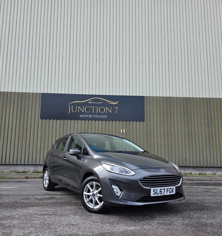 Used Ford Fiesta Zetec 70 HP (51 kW) 2018 Grey Hatchback
