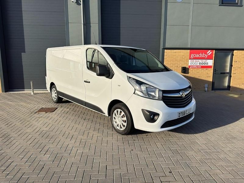 Used Vauxhall Vivaro Sportive 120 HP (88 kW) 2018 White MPV
