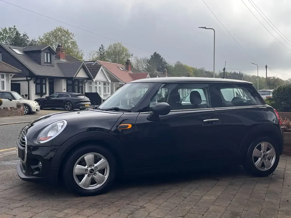 Used Mini ONE Hatch 102 HP (75 kW) 2016 Black Hatchback