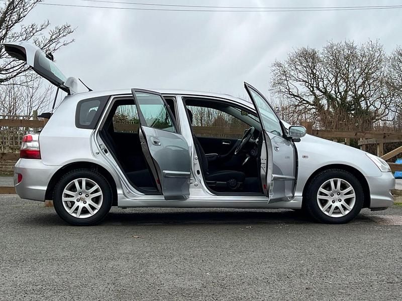 Begagnad Honda Civic SE 108 HK (79 kW) 2004 Silver Halvkombi