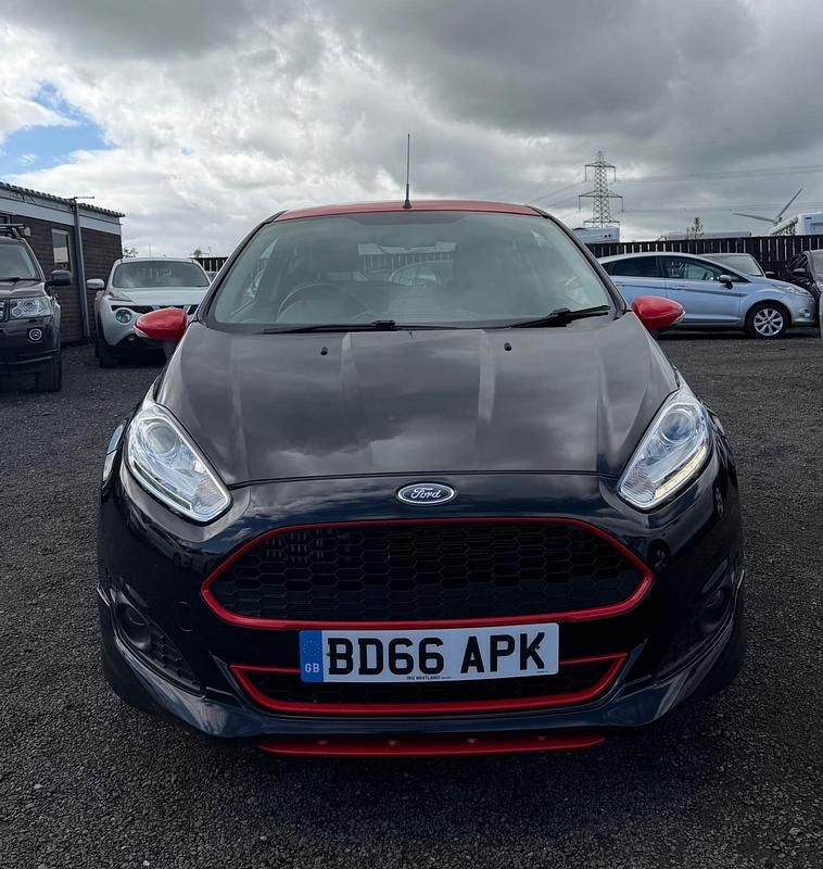 Used Ford Fiesta Zetec 140 HP (102 kW) 2016 Black Hatchback