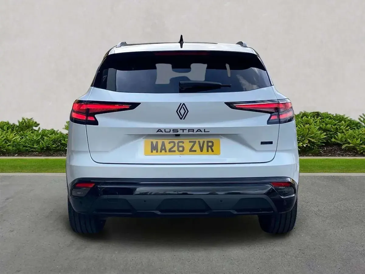Used Renault Austral Iconic Esprit Alpine 200 HP (147 kW) 2026 White/black SUV