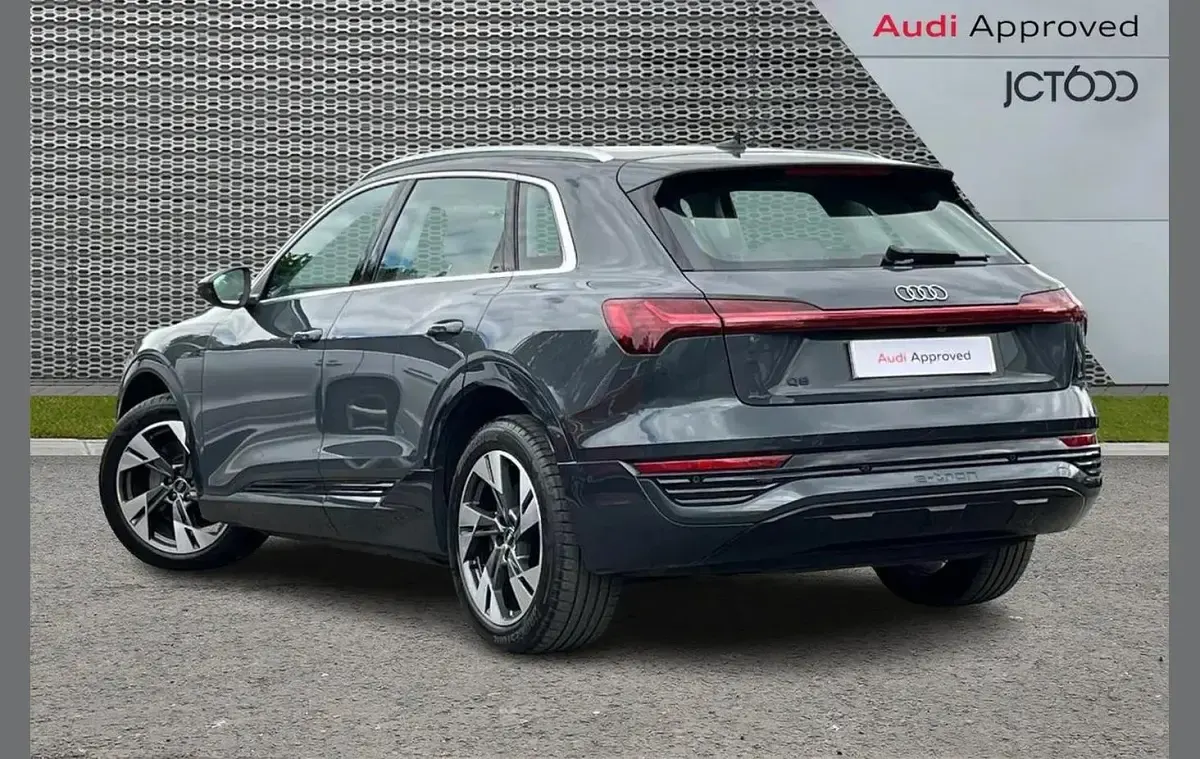 Usado Audi Q8 e-tron Sport 250 kW (340 HP) 2023 Cinzento SUV