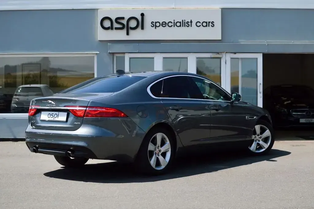 Used Jaguar XF Portfolio 200 HP (147 kW) 2017 Grey Sedan