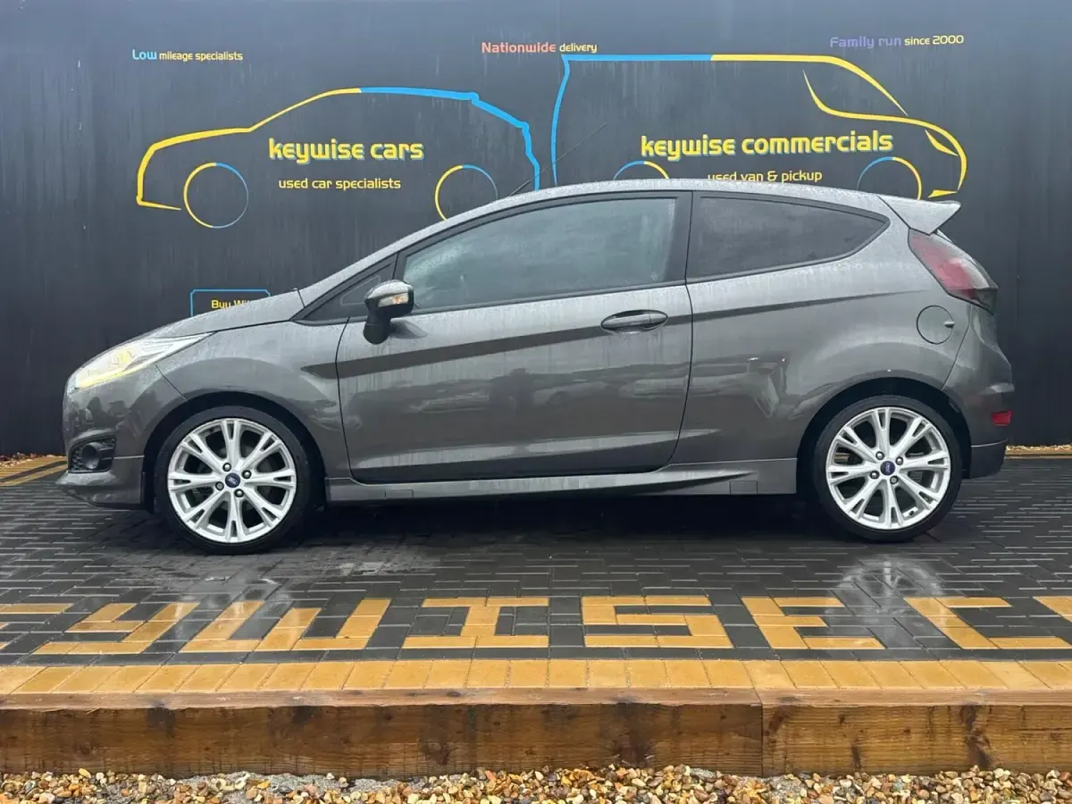 Used Ford Fiesta Zetec 125 HP (91 kW) 2016 Grey Hatchback