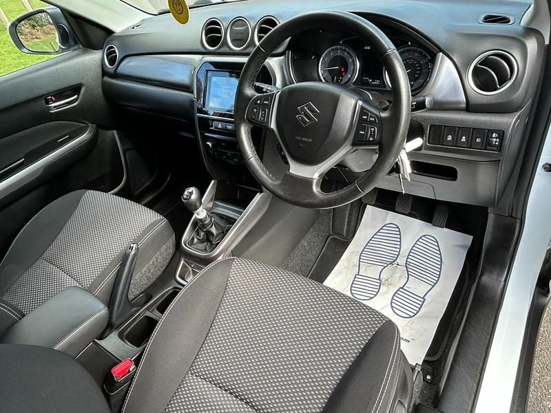 Used Suzuki Vitara SZ-T 140 HP (102 kW) 2020 White SUV