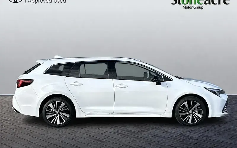 Used Toyota Corolla Design 140 HP (102 kW) 2026 White Estate