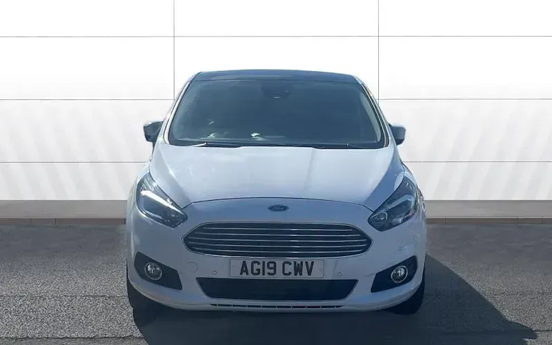 Used Ford S-MAX Titanium 190 HP (139 kW) 2019 White MPV