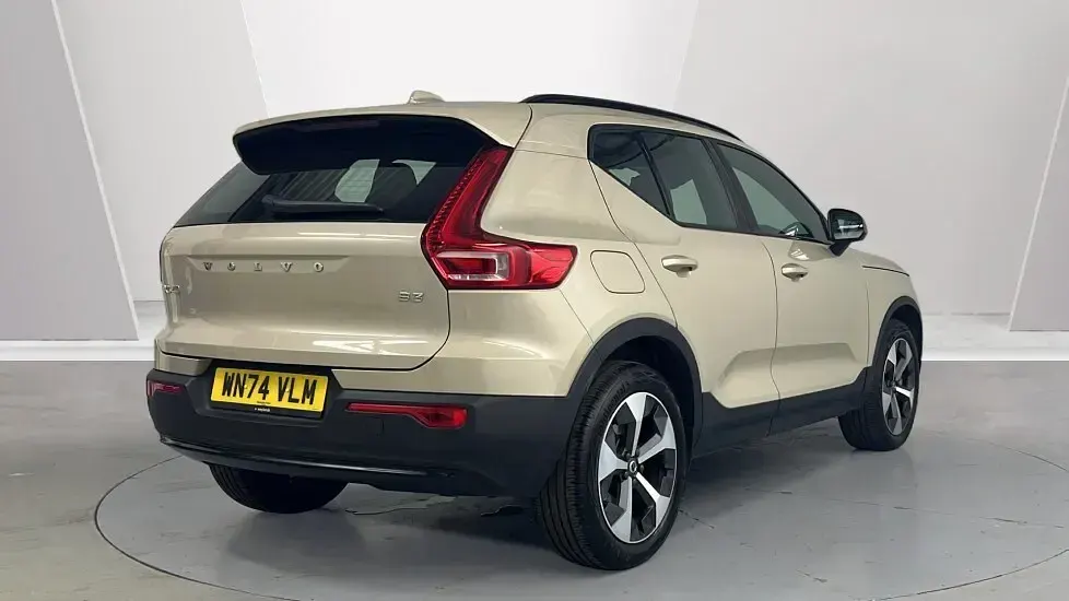 Used Volvo XC40 Plus 161 HP (118 kW) 2024 Gold SUV