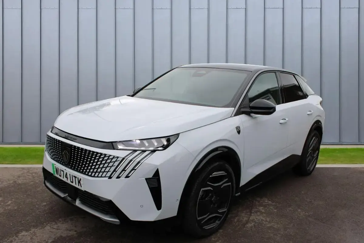 Used Peugeot e-3008 GT 152 kW (207 HP) 2025 White SUV