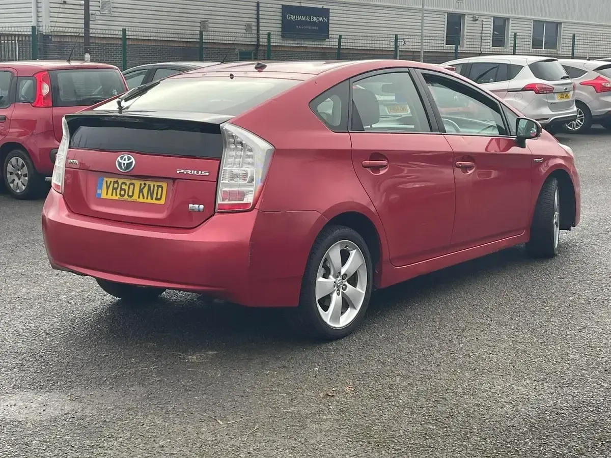 Used Toyota Prius T4 136 HP (100 kW) 2010 Red Hatchback