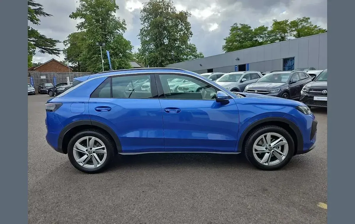 New VW T-Roc Life 116 HP (85 kW) 2026 Blue SUV