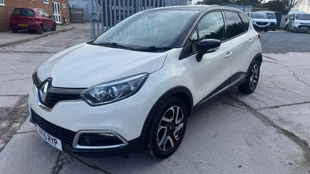 Used Renault Captur Dynamique 88 HP (64 kW) 2015 Cream/black SUV