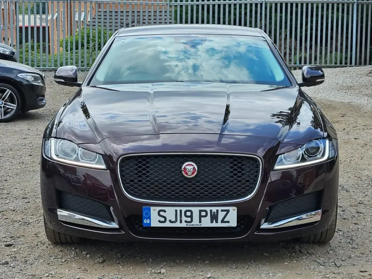 Used Jaguar XF Prestige 163 HP (119 kW) 2019 Red Sedan
