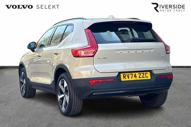 Usado Volvo XC40 Plus 2024 Dourado SUV