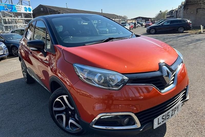 Used Renault Captur Dynamique 90 HP (66 kW) 2015 Orange SUV