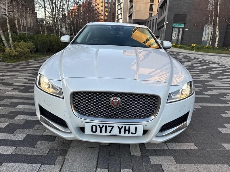 Used Jaguar XF Portfolio 180 HP (132 kW) 2017 White Sedan