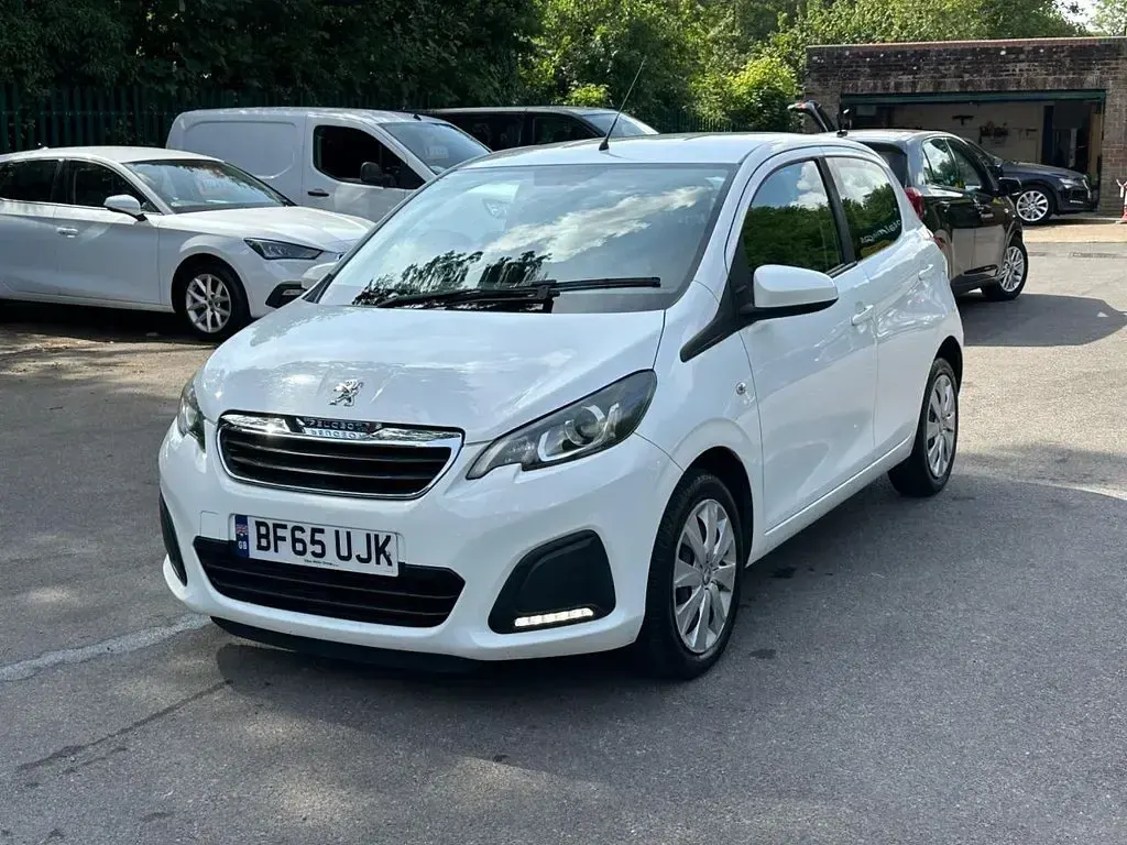 Used Peugeot 108 Active 68 HP (50 kW) 2015 White Hatchback