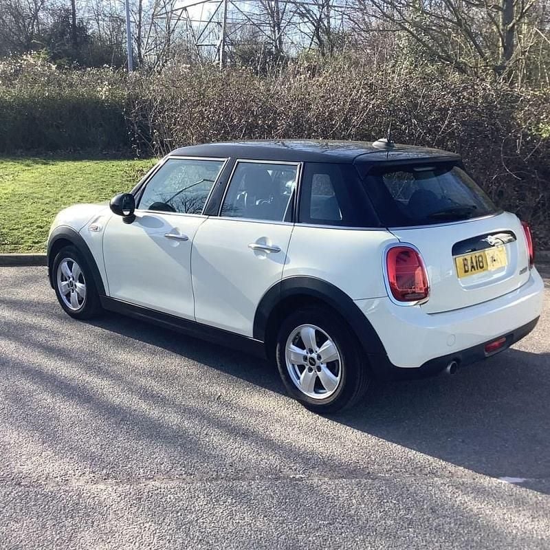 Used Mini Cooper Hatch 136 HP (100 kW) 2018 White Hatchback