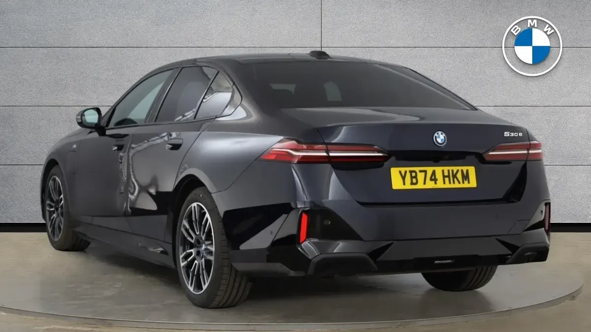 Begagnad BMW 530e M Sport 295 HK (216 kW) 2024 Svart