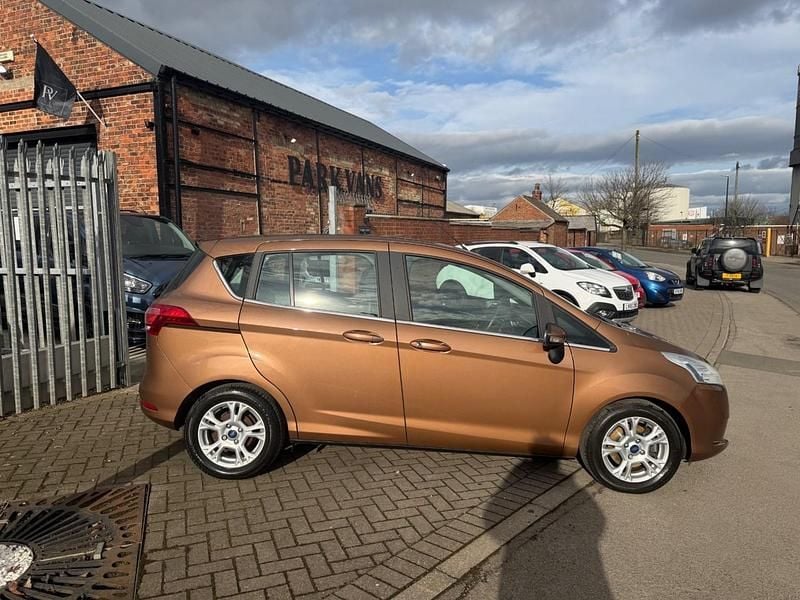 Used Ford B-MAX Zetec 105 HP (77 kW) 2014 Gold MPV