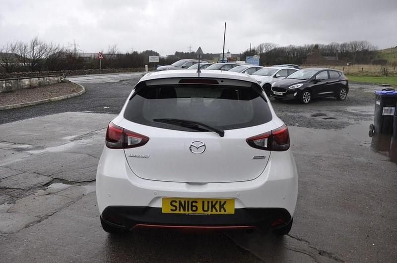 Used Mazda 2 Inclusive 90 HP (66 kW) 2016 White Hatchback