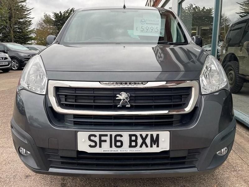 Used Peugeot Partner Tepee Allure 100 HP (73 kW) 2016 Grey MPV