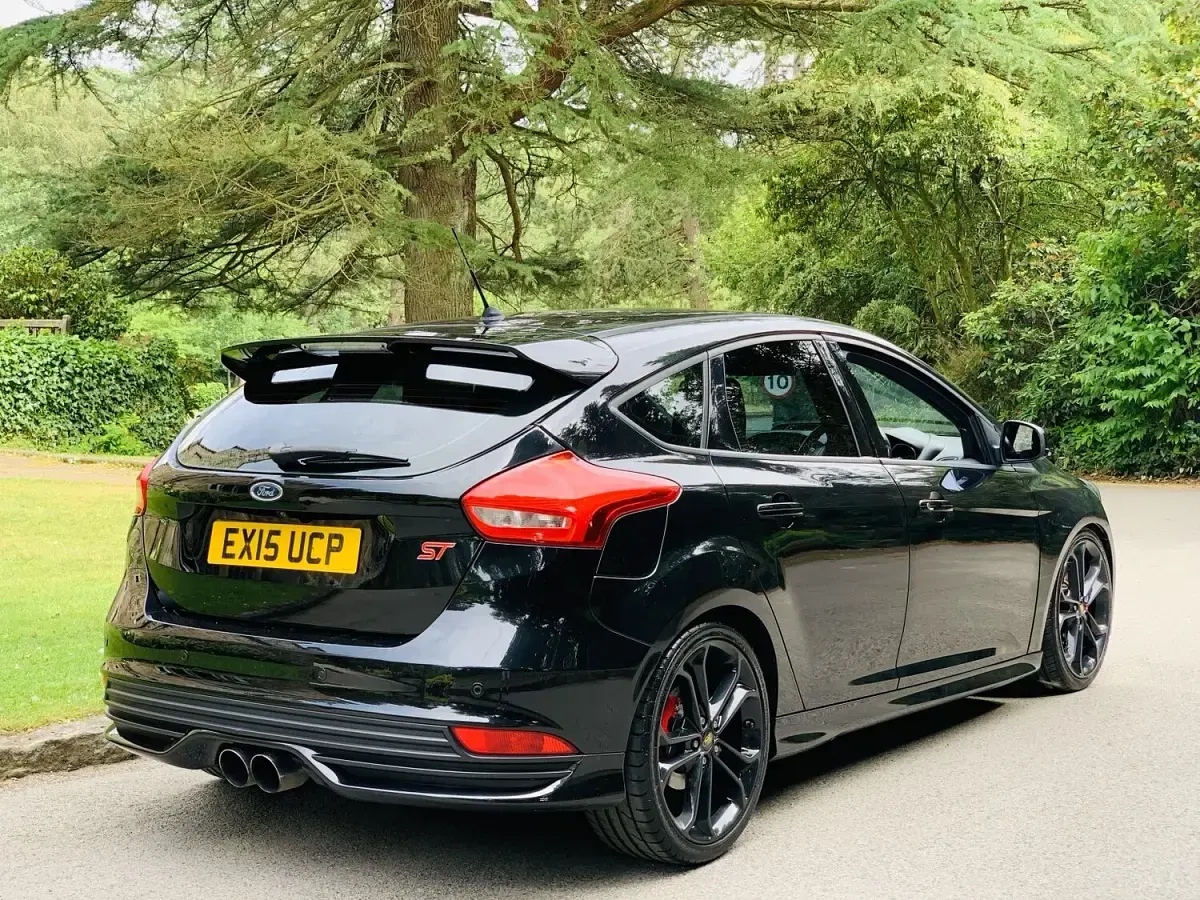Used Ford Focus ST 185 HP (136 kW) 2015 Black Hatchback