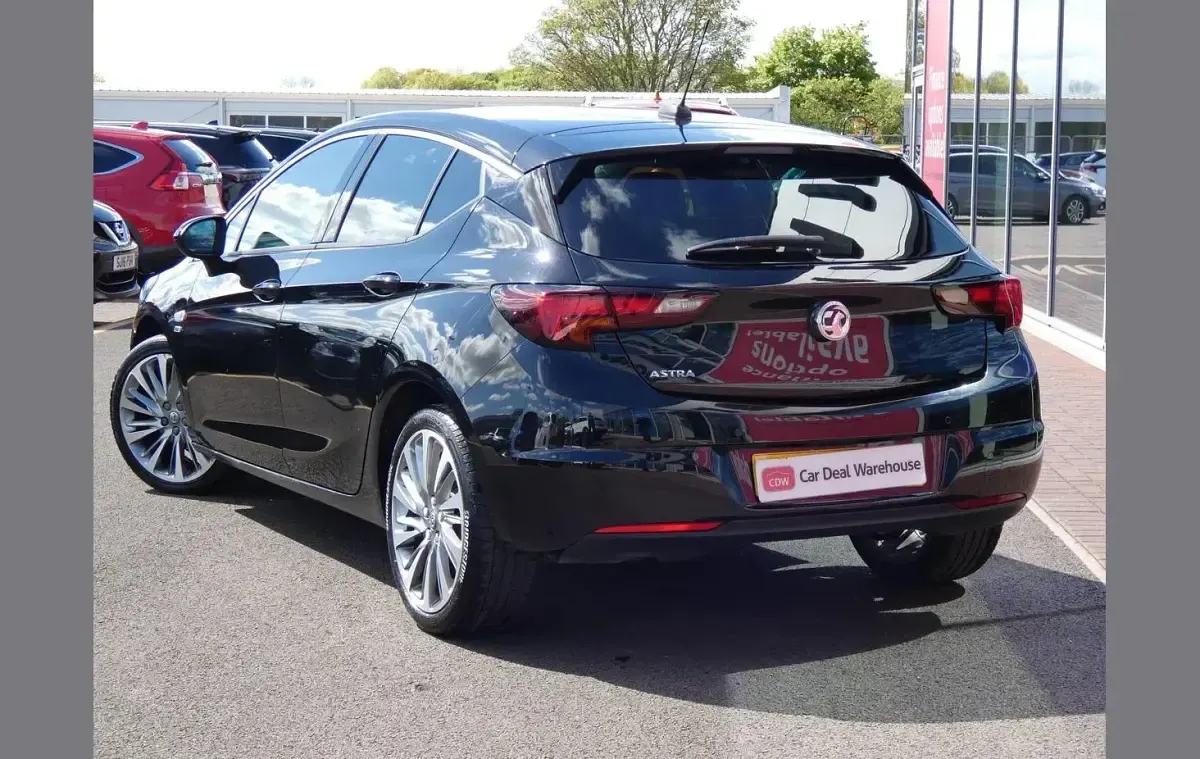 Used Vauxhall Astra Edition 143 HP (105 kW) 2021 Black Hatchback