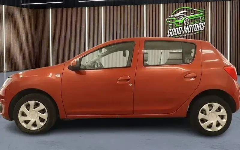 Used Dacia Sandero Lauréate 90 HP (66 kW) 2013 Red Hatchback