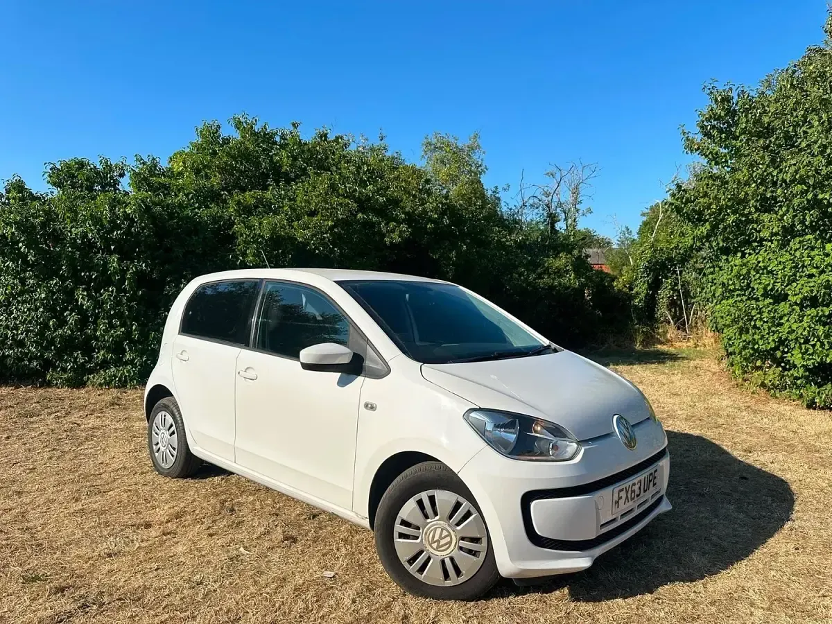 Used VW up! move up! 60 HP (44 kW) 2013 White Hatchback