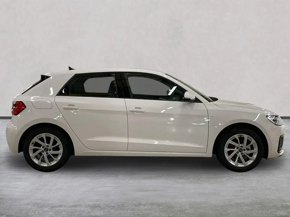 New Audi A1 Sportback Sport 95 HP (69 kW) 2026 White Hatchback