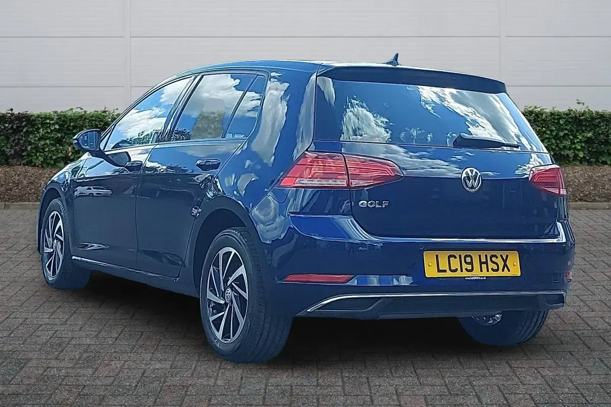 Used VW Golf VII Match 115 HP (84 kW) 2019 Atlantic blue Hatchback