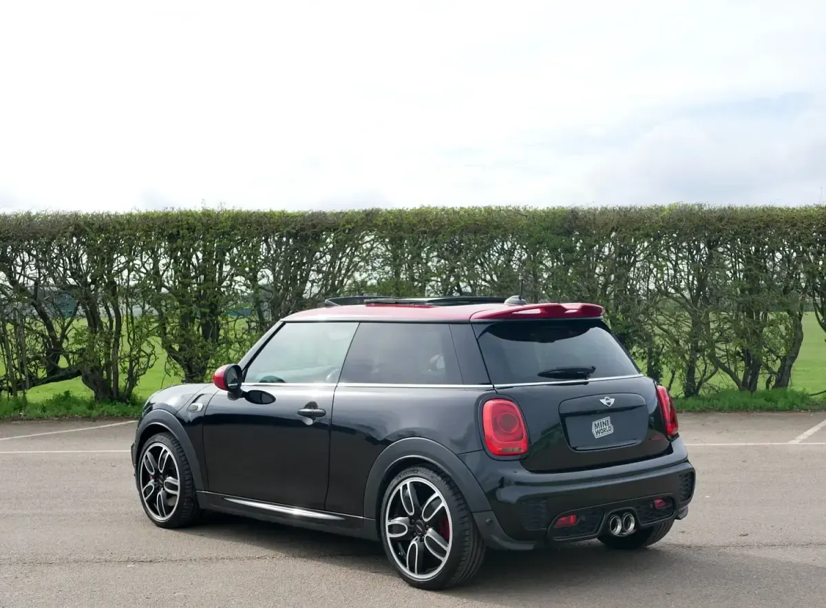 Usado Mini John Cooper Works Hatch 231 CV (169 kW) 2017 Negro Utilitario