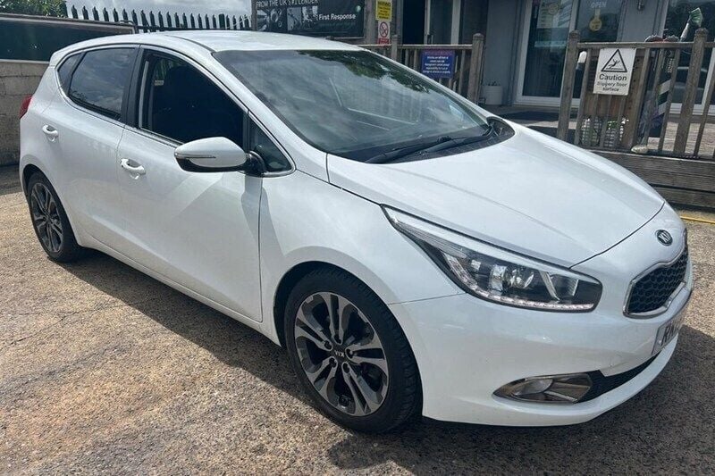 White Used 2015 Kia Ceed 4 Hatchback | £3,999 (Fair price) - Image 1/1