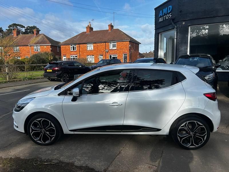 Used Renault Clio IV Iconic 90 HP (66 kW) 2018 White Hatchback