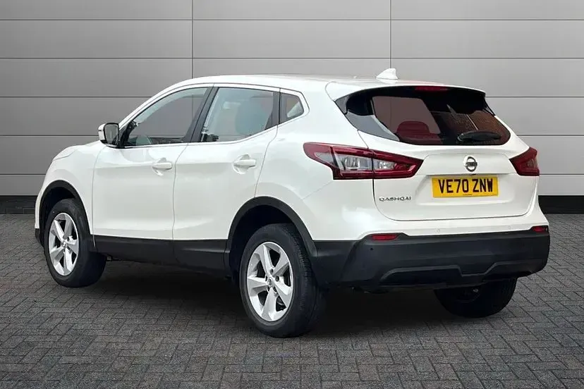 Used Nissan Qashqai Acenta Premium 140 HP (102 kW) 2021 Storm white SUV