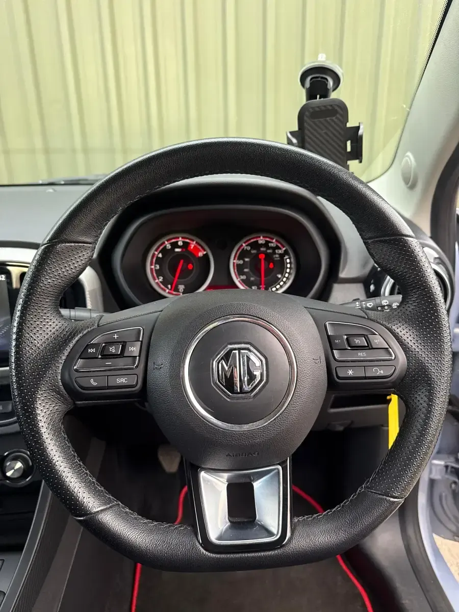 Usado MG MG3 Exclusive 106 CV (77 kW) 2022 Plateado Utilitario