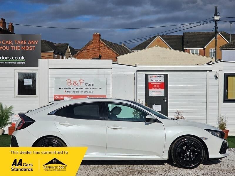 Używany Honda Civic EX 129 KM (94 kW) 2018 Biały Hatchback