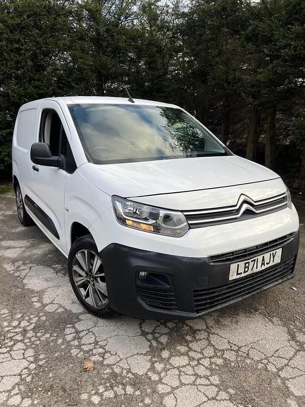 Used Citroën Berlingo 75 HP (55 kW) 2021 White MPV